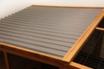 Freilaufgehege mit Plastikdach & Ausbruchsperre 220x115x75cm