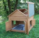 Kleintierstall mit Freilaufgehege und Sonnenschutz